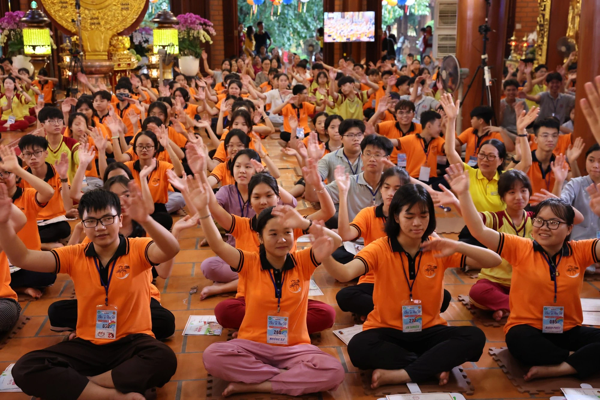 Thanh thiếu niên tham gia Khóa tu mùa hè