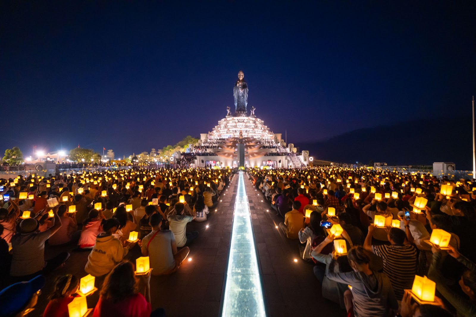 Lễ thắp nến cầu nguyện hòa bình thế giới - Vesak 2025